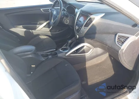 2015 Hyundai Veloster z USA, uszkodzony, nr VIN KMHTC6AD8FU228964